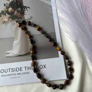 Vėrinys su tigro akmens karoliukais ,,Klasika"