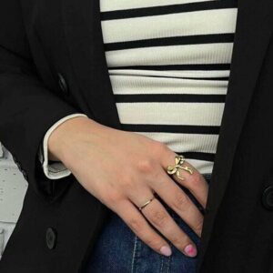 Nerūdijančio plieno žiedas ,,Kaspinėlis”