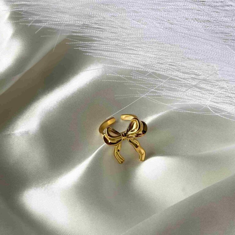 Nerūdijančio plieno žiedas ,,Kaspinėlis”