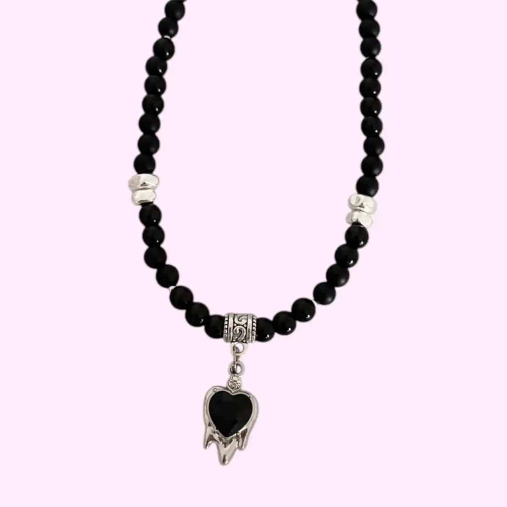 Vėrinys ,,Black love”