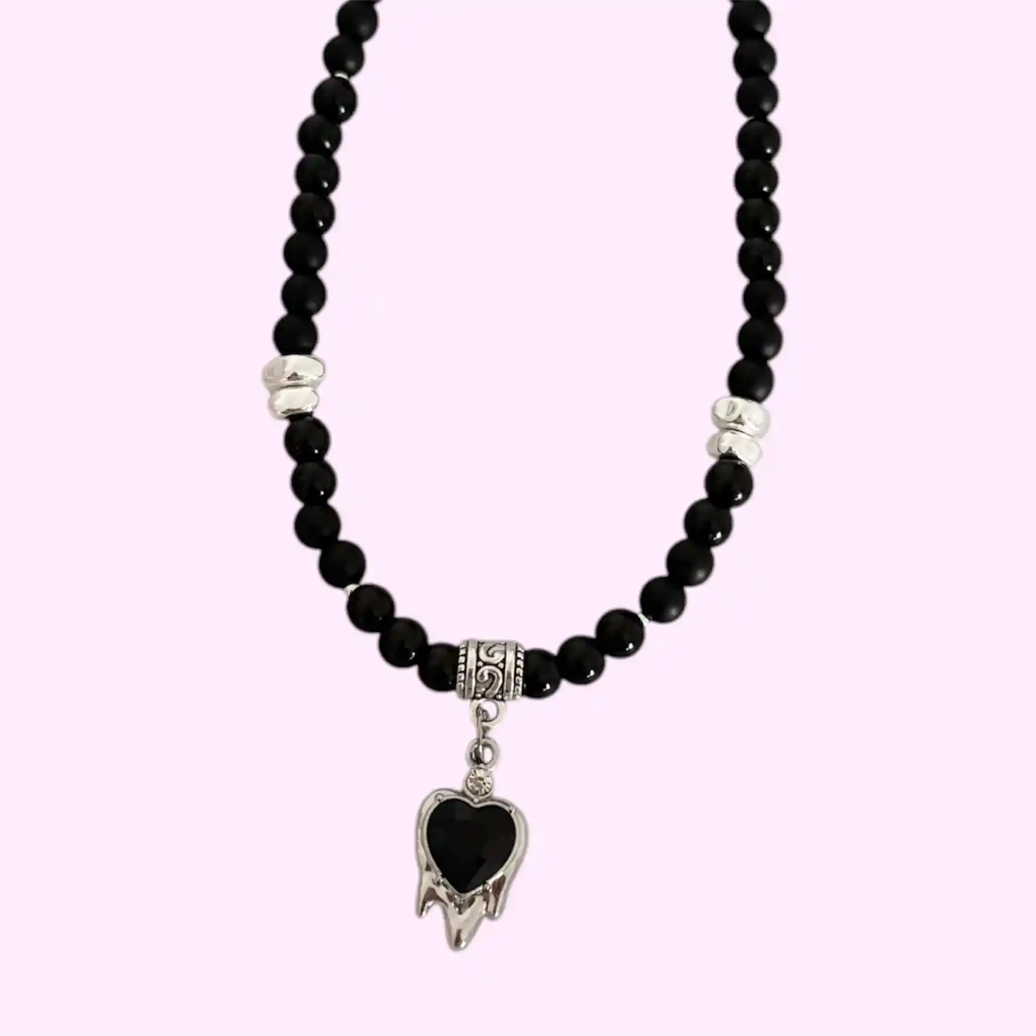 Vėrinys ,,Black love"